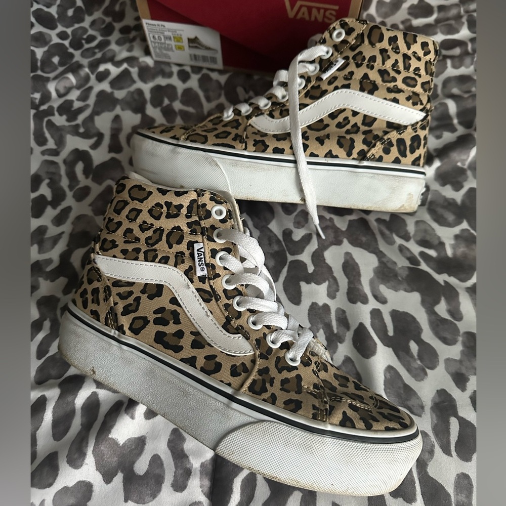 Worn once. Vans Filmore hi platform leopard sz 6
